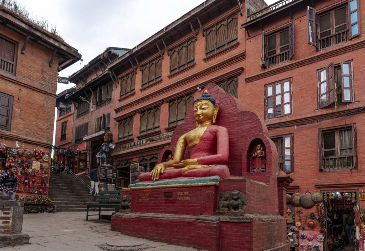 Statue de Bouddha à Lumbini, son lieu de naissance