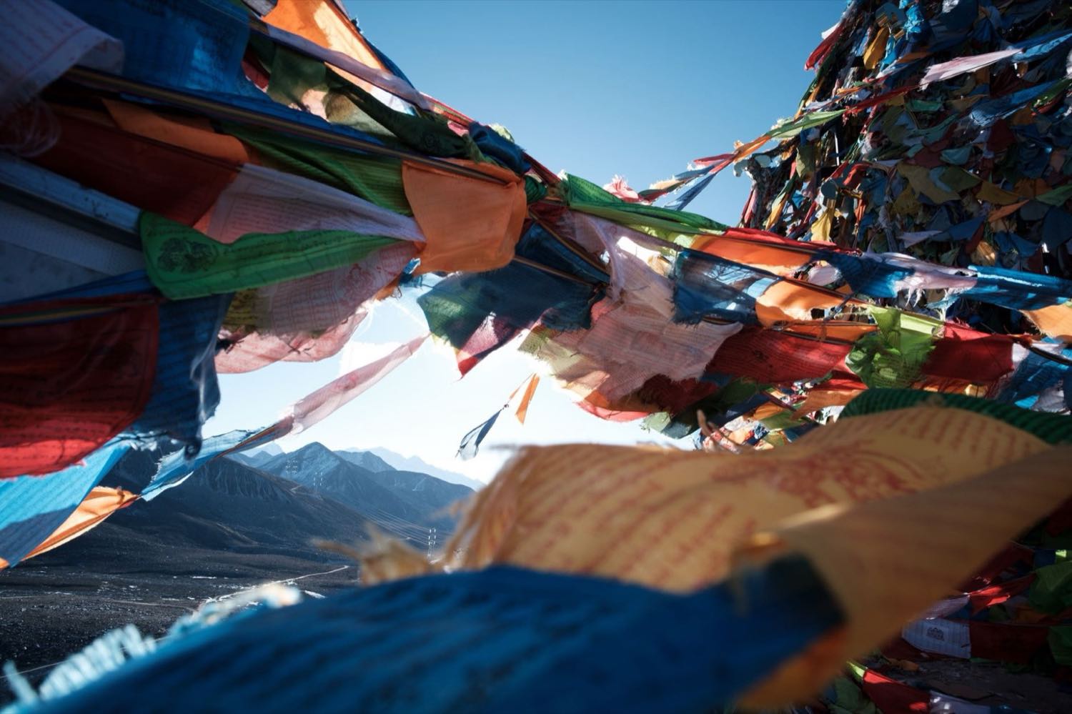 Drapeaux de prières dans l'Himalaya